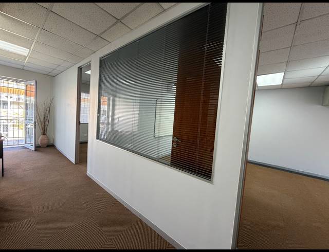 97M² OFFICE FOR SALE IN WOODMEAD